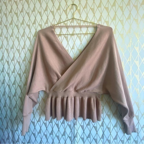 Sweaters - V neck Sweater with ruffles​